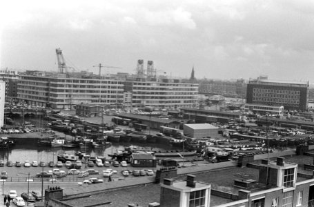 Metrobouw te Rotterdam, stadsgezichten, nummer 24 en 25 met Euromast, Bestanddeelnr 920-1932