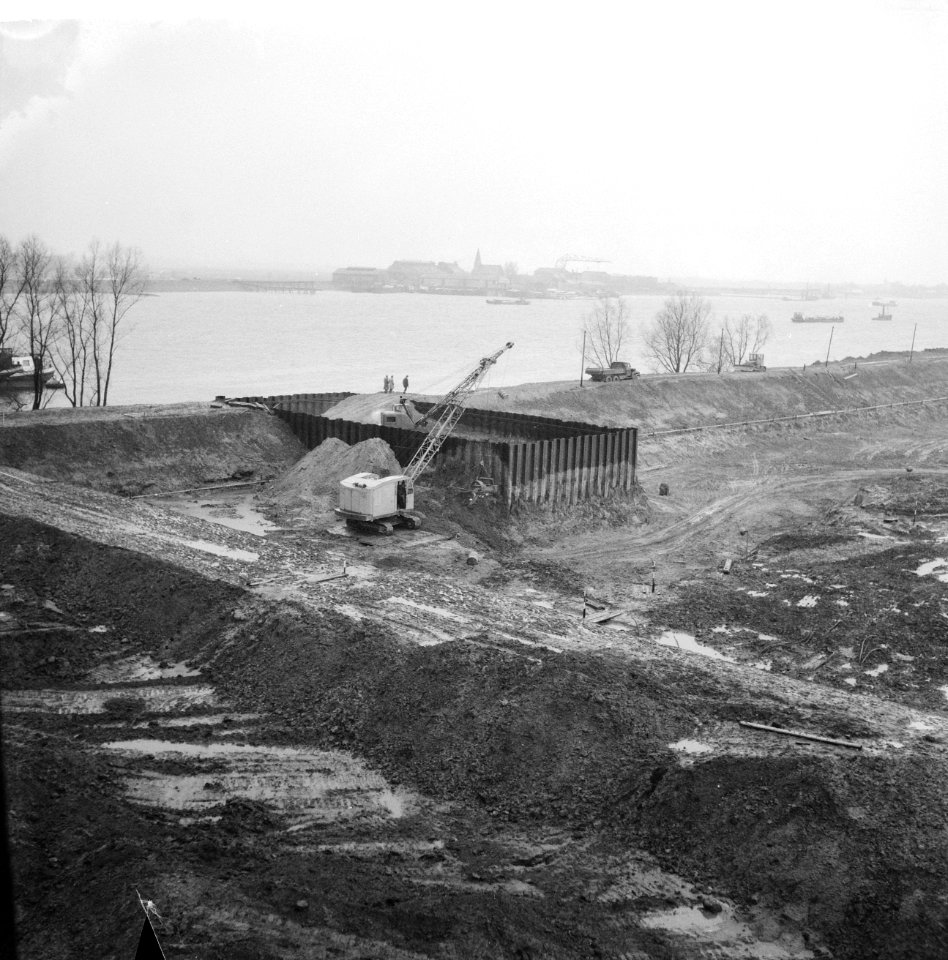 Metrobouw te Rotterdam, werkzaamheden op het Brienenoordeiland in de Nieuwe Maas, Bestanddeelnr 911-9411