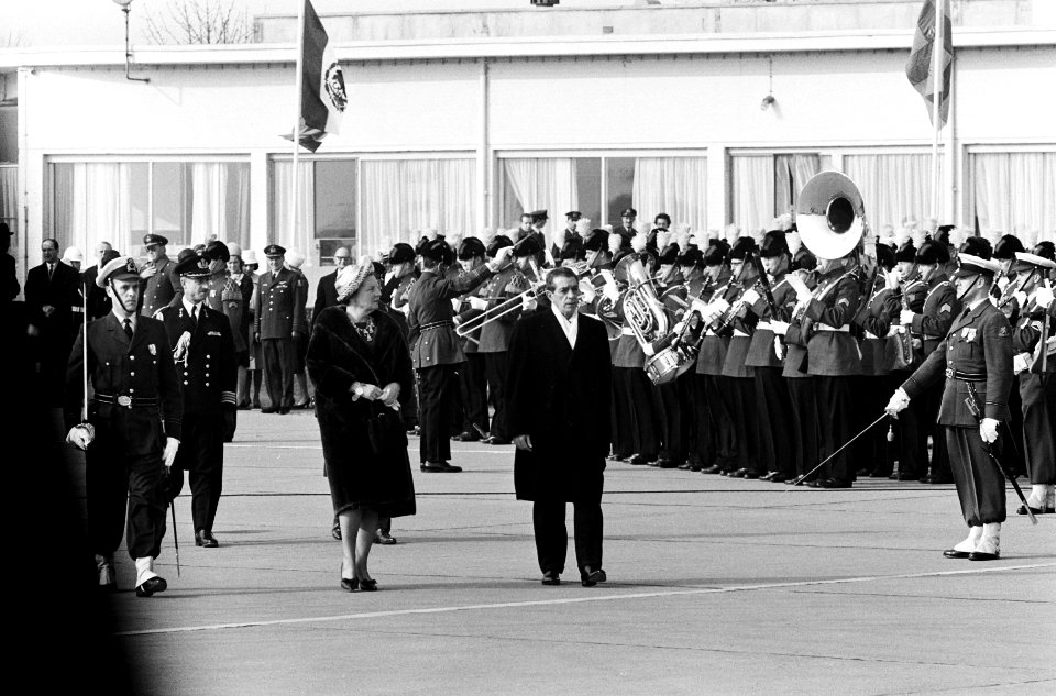 Mexicaanse President met echtgenote en dochter van Ypenbu vertrokken. Het afsche, Bestanddeelnr 915-0129