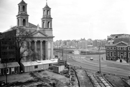 Metrowerkzaamheden op Waterlooplein Amsterdam, twee hulpwegen, op achtergrond Mr, Bestanddeelnr 925-1929