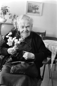 Mevrouw Van Heusden-Frederiks binnenkort 105 jaar ( Den Haag ), Bestanddeelnr 928-5064