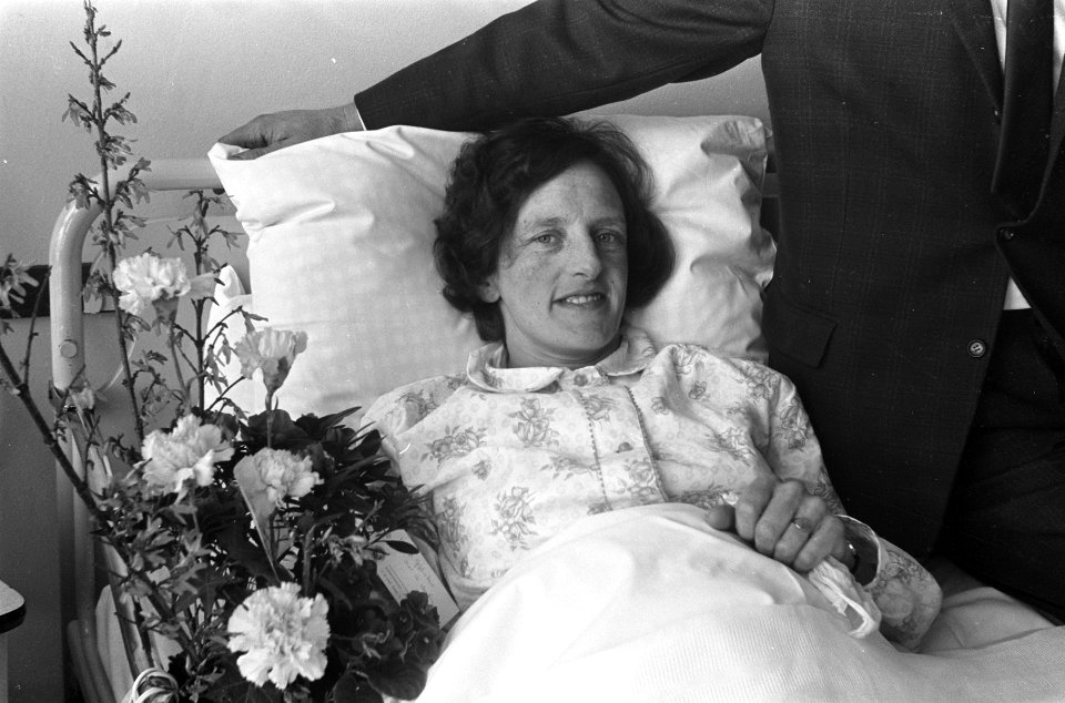 Mevrouw Verheul van Os uit Bodegraven heeft vierling gekregen mevrouw Verheul, Bestanddeelnr 922-1758