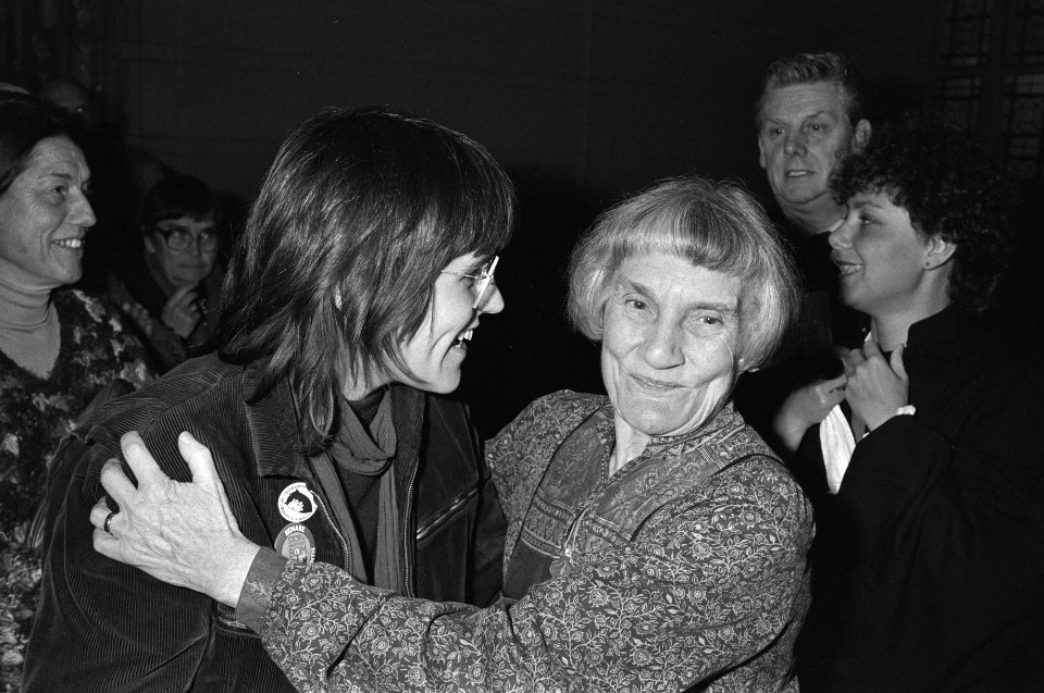 Mevrouw Wertheim-Elink Schuurman wordt sterkte toegewenst, Bestanddeelnr 931-8078