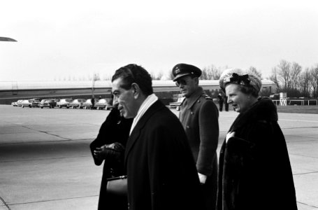 Mexicaanse President met echtgenote en dochter van Ypenbu vertrokken. Het afsche, Bestanddeelnr 915-0131