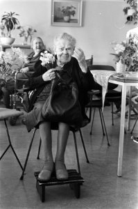 Mevrouw Van Heusden-Frederiks binnenkort 105 jaar ( Den Haag ), Bestanddeelnr 928-5065