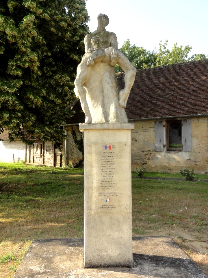 Meurçe (Sarthe) monument aux morts