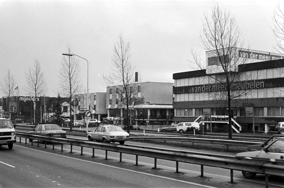 Meubelboulevard te Diemen, opdracht Financieel Dagblad, Bestanddeelnr 933-5184
