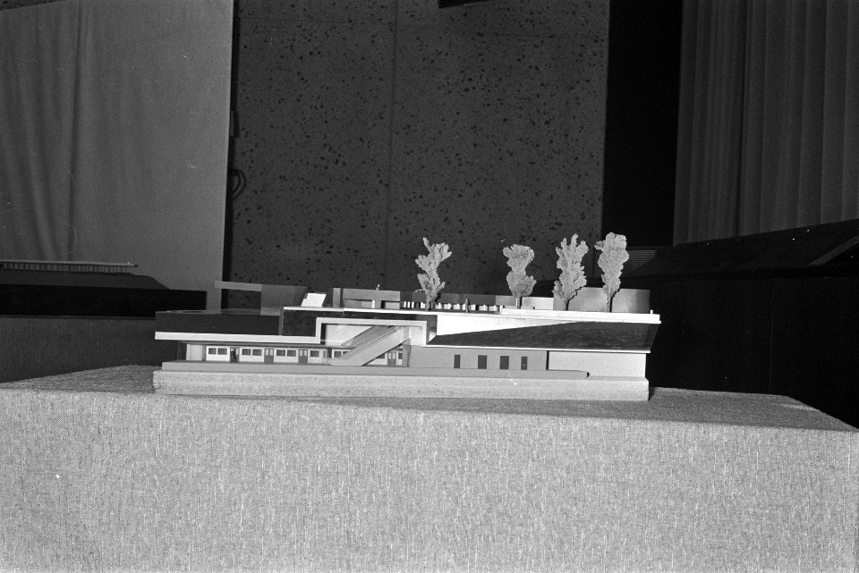 Metromaquettes bij Publieke Werken Amsterdam, zuidelijk toegang station Waterlo…, Bestanddeelnr 924-9664