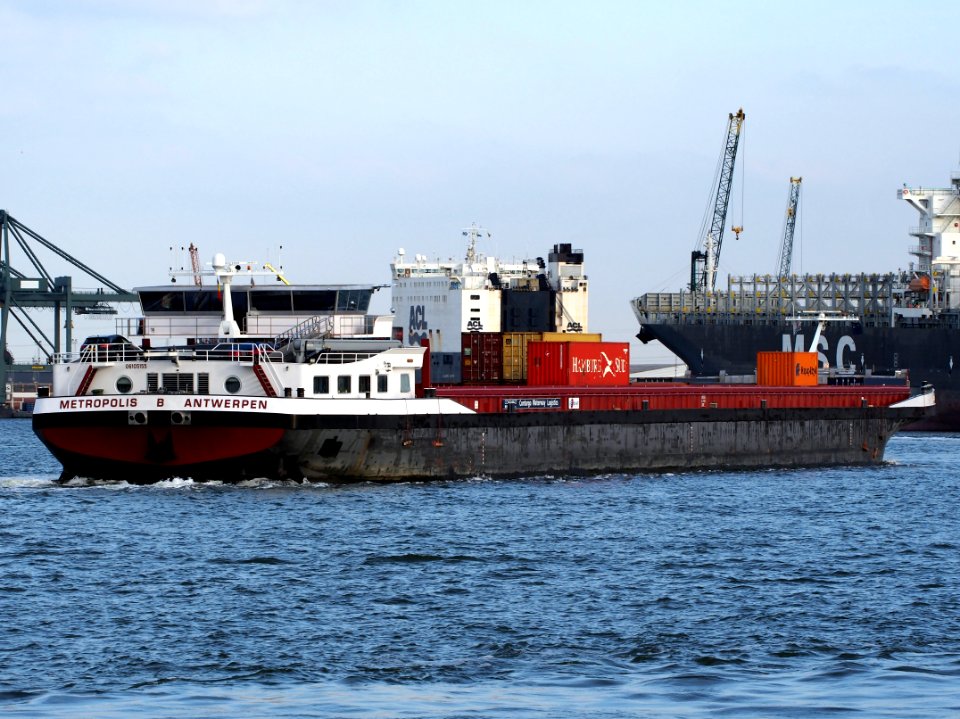 Metropolis (ship, 2009) - ENI 06105155, Port of Antwerp pic1