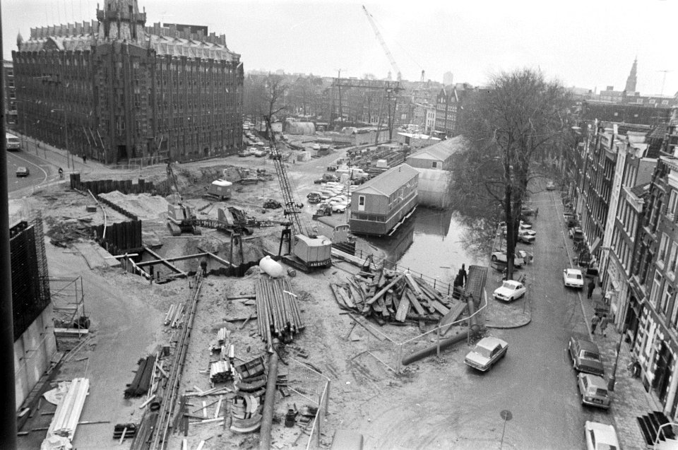 Metrobouw in Amsterdam overzicht werkzaamheden op Kromme Waal, Bestanddeelnr 928-3476
