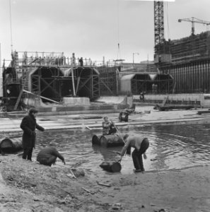 Metro-bouw in Rotterdam (bouwput op het Weena), Bestanddeelnr 913-9240