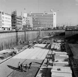 Metrobouw in Rotterdam Bouwput aan het Weena, Bestanddeelnr 913-4594
