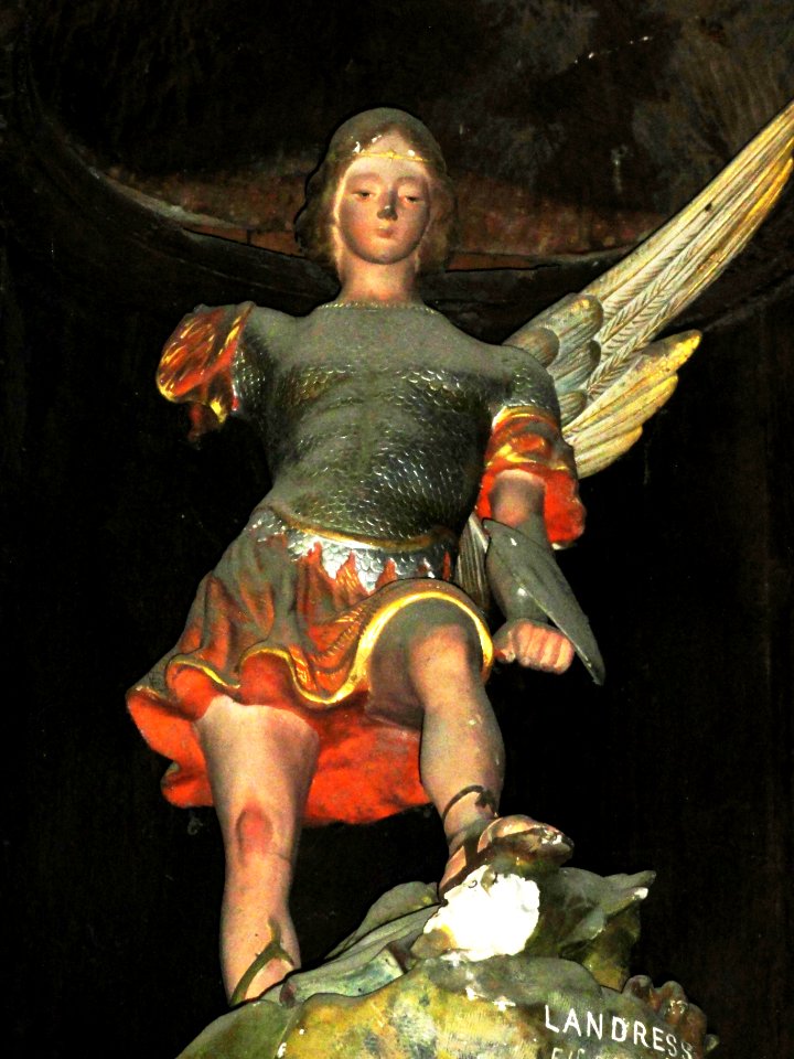 Meurçé (Sarthe) église, retable de la Croix, statue d'archange Michael