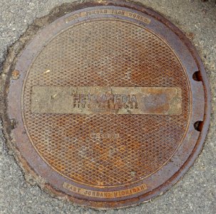 Metromedia Fiber Network, Made in USA, East Jordan Iron Works, East Jordan Michigan - Arlington, MA - DSC08531