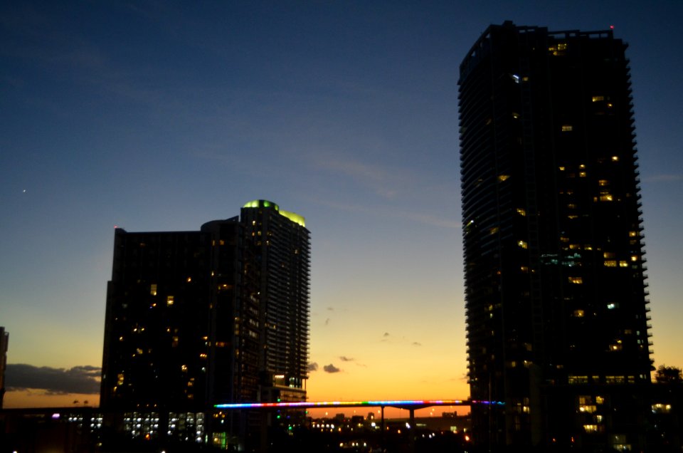Metromover 5 Street station west view