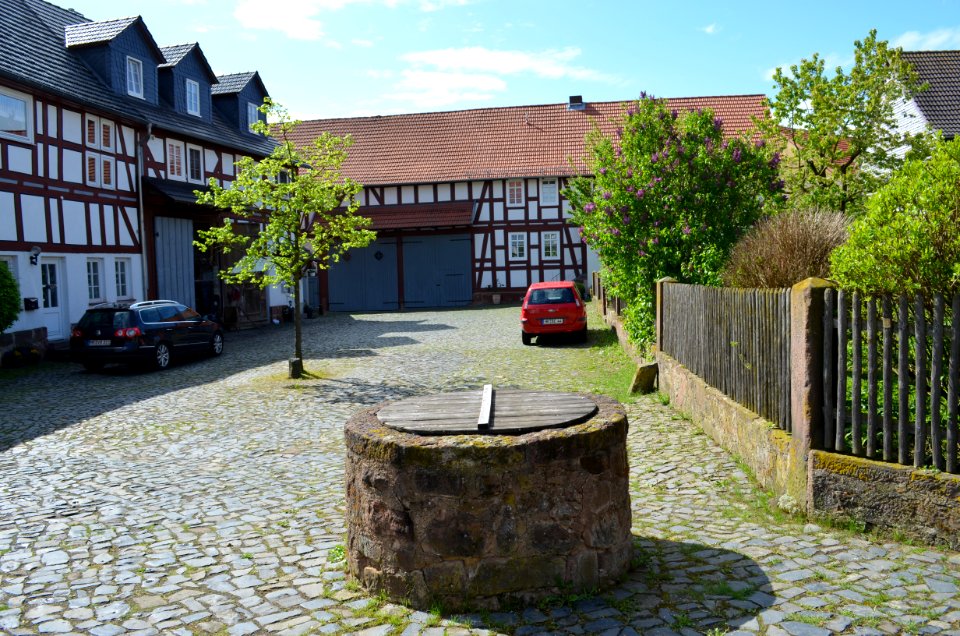 Michelsberg, An der Landsburg 11, Brunnen