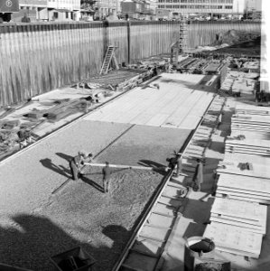 Metrobouw in Rotterdam Bouwput aan het Weena, Bestanddeelnr 913-4593