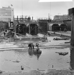 Metro-bouw in Rotterdam (bouwput op het Weena), Bestanddeelnr 913-9239