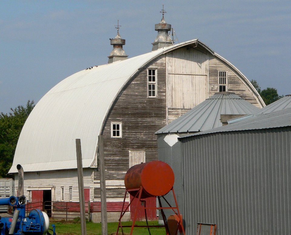Micheel arch-roofed barn from SW 1