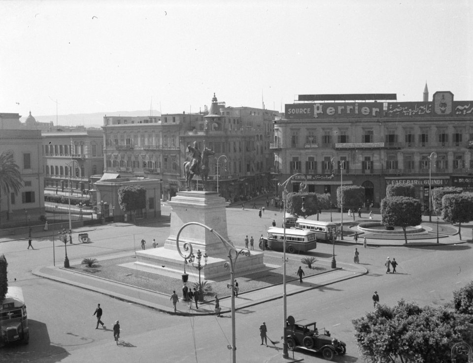 Midan Opera te Caïro. In het midden het ruiterstandbeeld van de vice-koning Ibr…, Bestanddeelnr 191-0099