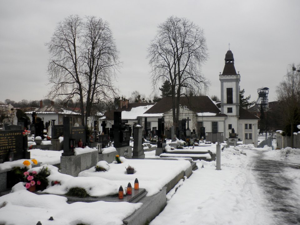 Michalkovice cemetery view