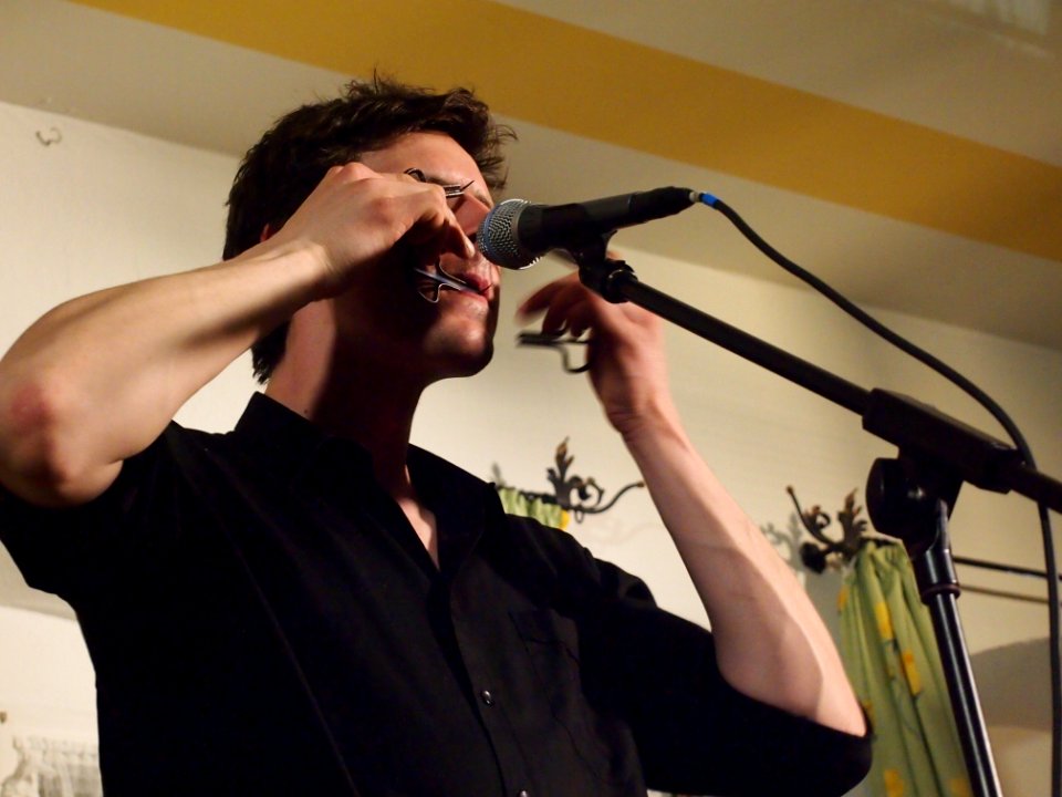 Michael von Muecke mit Maultrommel 02