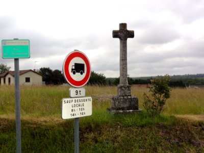Migné-Auxances (Vienne) Croix rue des Philambins