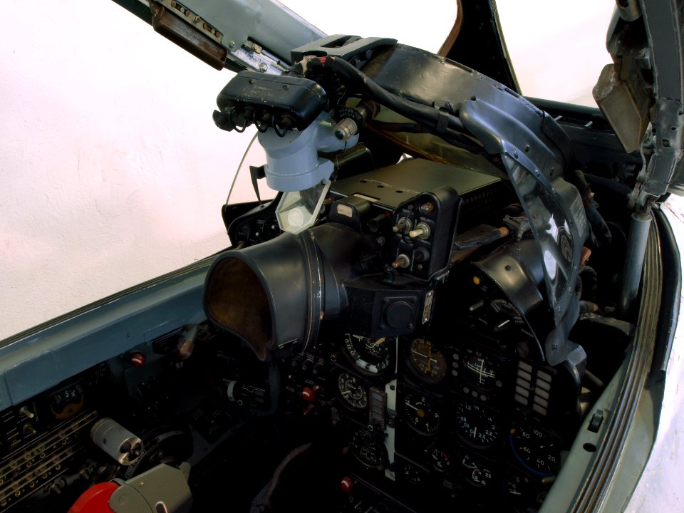MiG-21 Cockpit pic1