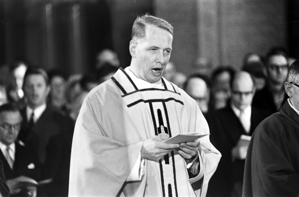 Mgr. Simonis, Bestanddeelnr 924-3711