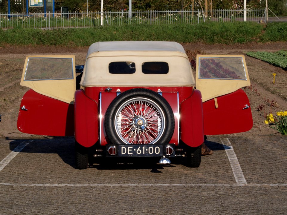 MG TC (1947) with Dutch licence registration DE-61-00, pic2