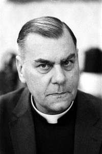 Mgr. J. W. M. Bluijssen houdt afscheidspersconferentie in Den Bosch , koppen, Bestanddeelnr 932-9780