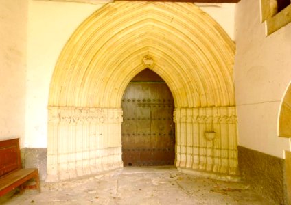 Miñano Mayor - Iglesia de San Lorenzo, portada protogótica 1