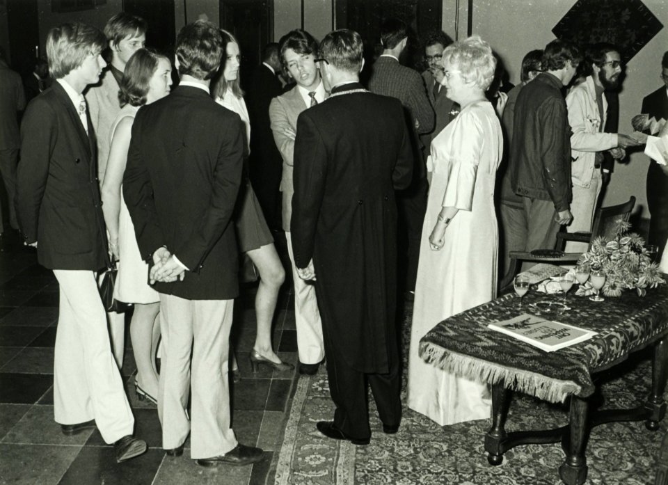Midden, op de rug gezien Gou, burgemeester Mr. Dr. L. de, NL-HlmNHA 5400463871