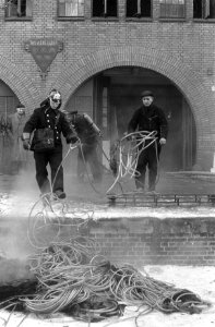 Middelbrand in IJzerwarengroothandel Van Leeuwen op de Groenburgwal 3-17 , de pl, Bestanddeelnr 914-8718