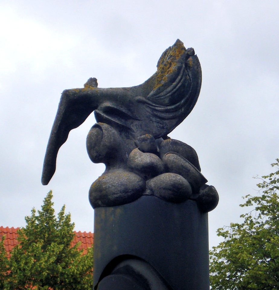 Middelburg - een organische vorm die uit het water groeit (1978) van Theo Maassen