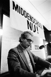 Middenschool conferentie in Krasnapolski Amsterdam J. van den Bosch (voorzitter, Bestanddeelnr 930-5167