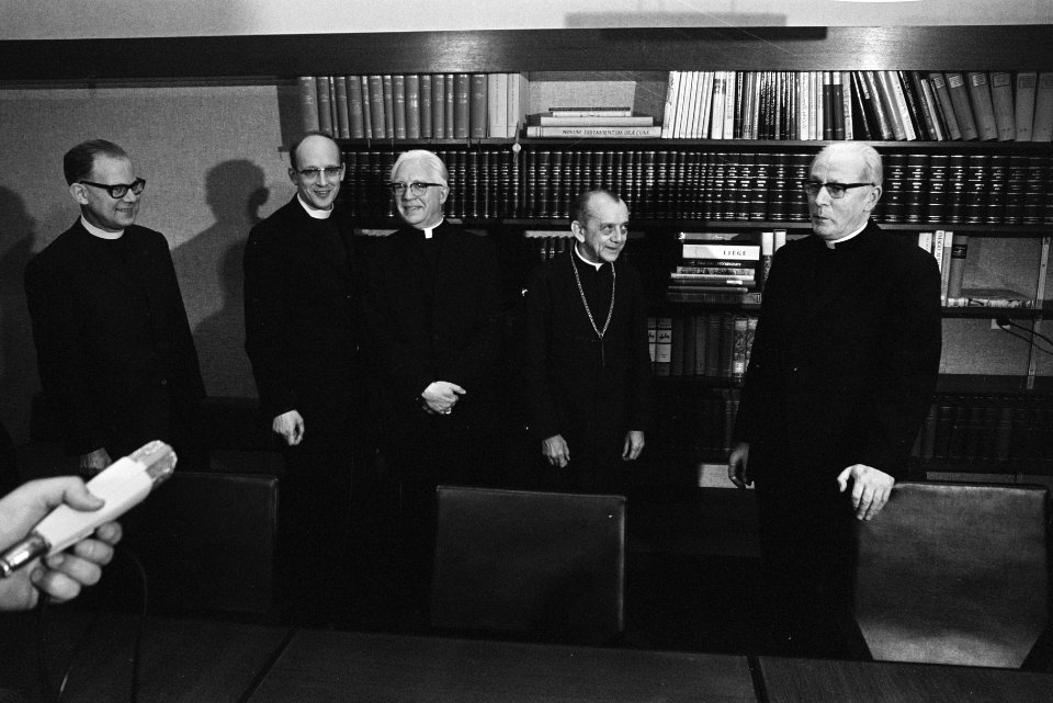 Mgr. Don Hélder Câmara bij kardinaal Alfrink, Utrecht, Bestanddeelnr 923-5559