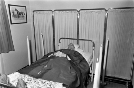 Mgr. Bekkers overleden, de bisschop opgebaard in Tilburg, Bestanddeelnr 919-1229