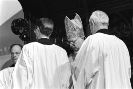 Mgr. Simonis tijdens de installatie, Bestanddeelnr 932-8009