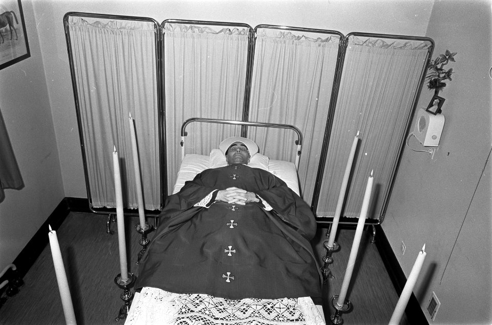 Mgr. Bekkers overleden, de bisschop opgebaard in Tilburg, Bestanddeelnr 919-1230