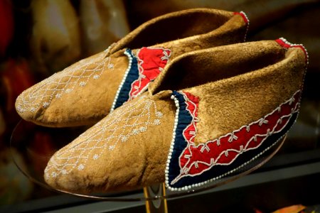 Micmac moccasins, 1830-1840 - Bata Shoe Museum - DSC00658