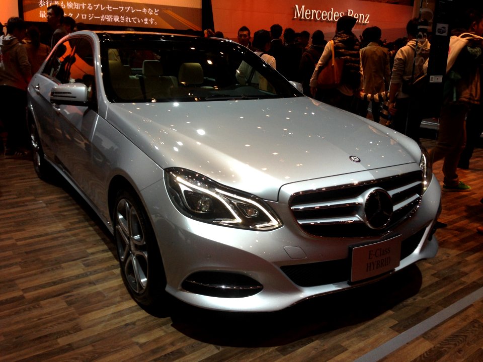 Mercedes-Benz E 400 Hybrid Avantgarde front - Tokyo Motor Show 2013