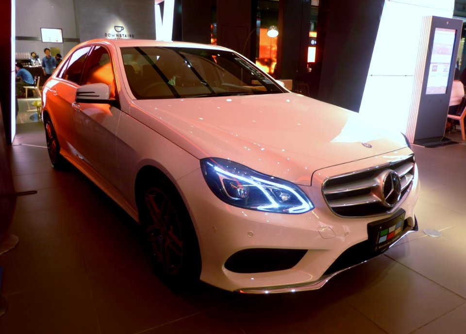 Mercedes-Benz E220 BlueTEC AVANTGARDE (W212) front