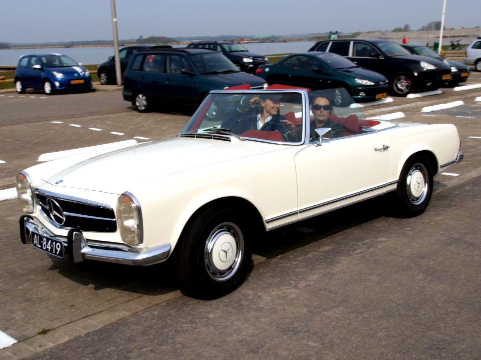Mercedes-Benz 280 SL Automatic (1969), Dutch licence registration AL-84-19 pic4