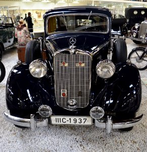 Mercedes-Benz 260 D Pullmann. front. Spielvogel