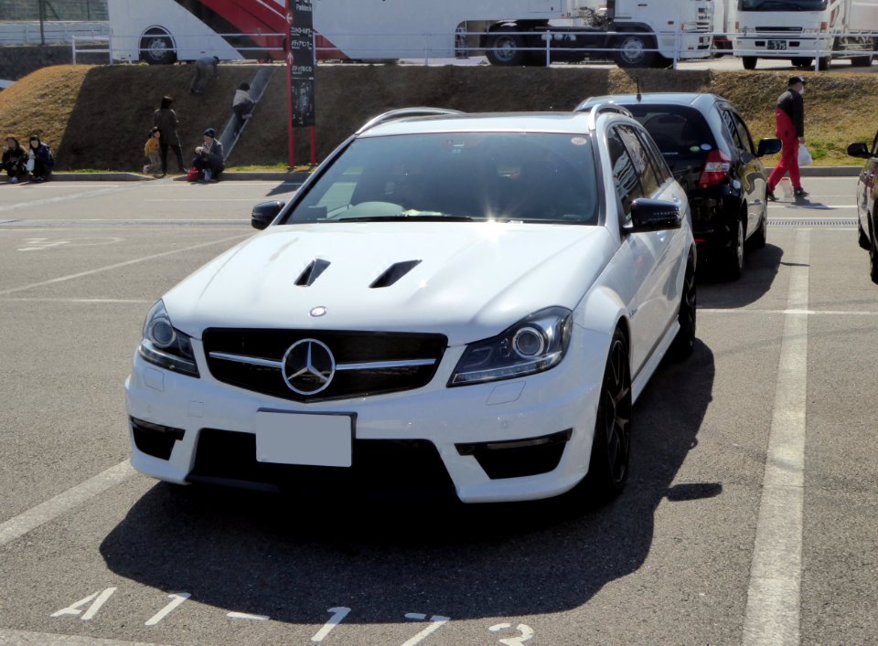Mercedes-Benz C63 AMG STATION WAGON (S204) front
