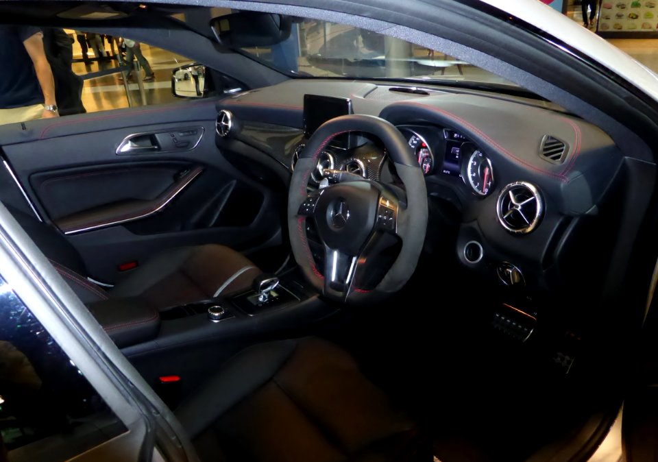 Mercedes-Benz CLA45 AMG 4MATIC (C117) interior