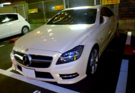 Mercedes-Benz CLS350 (C218) at night front photo