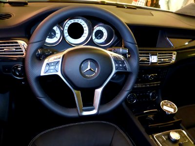 Mercedes-Benz CLS550 4MATIC Shooting Brake (X218) interior photo