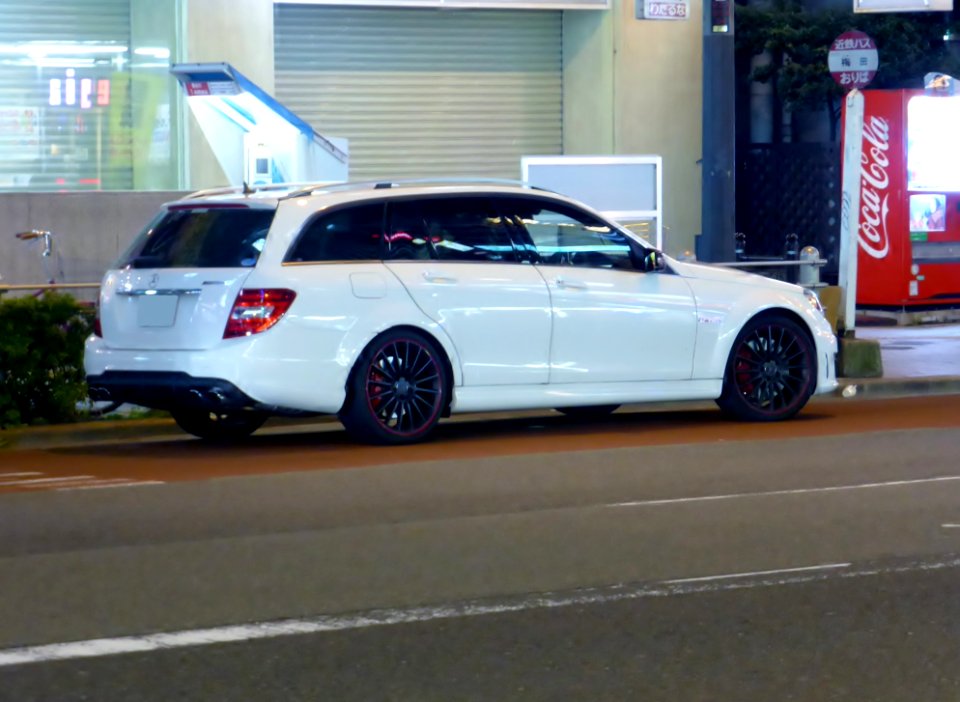 Mercedes-Benz C63 AMG Stationwagon (S204) at night rear